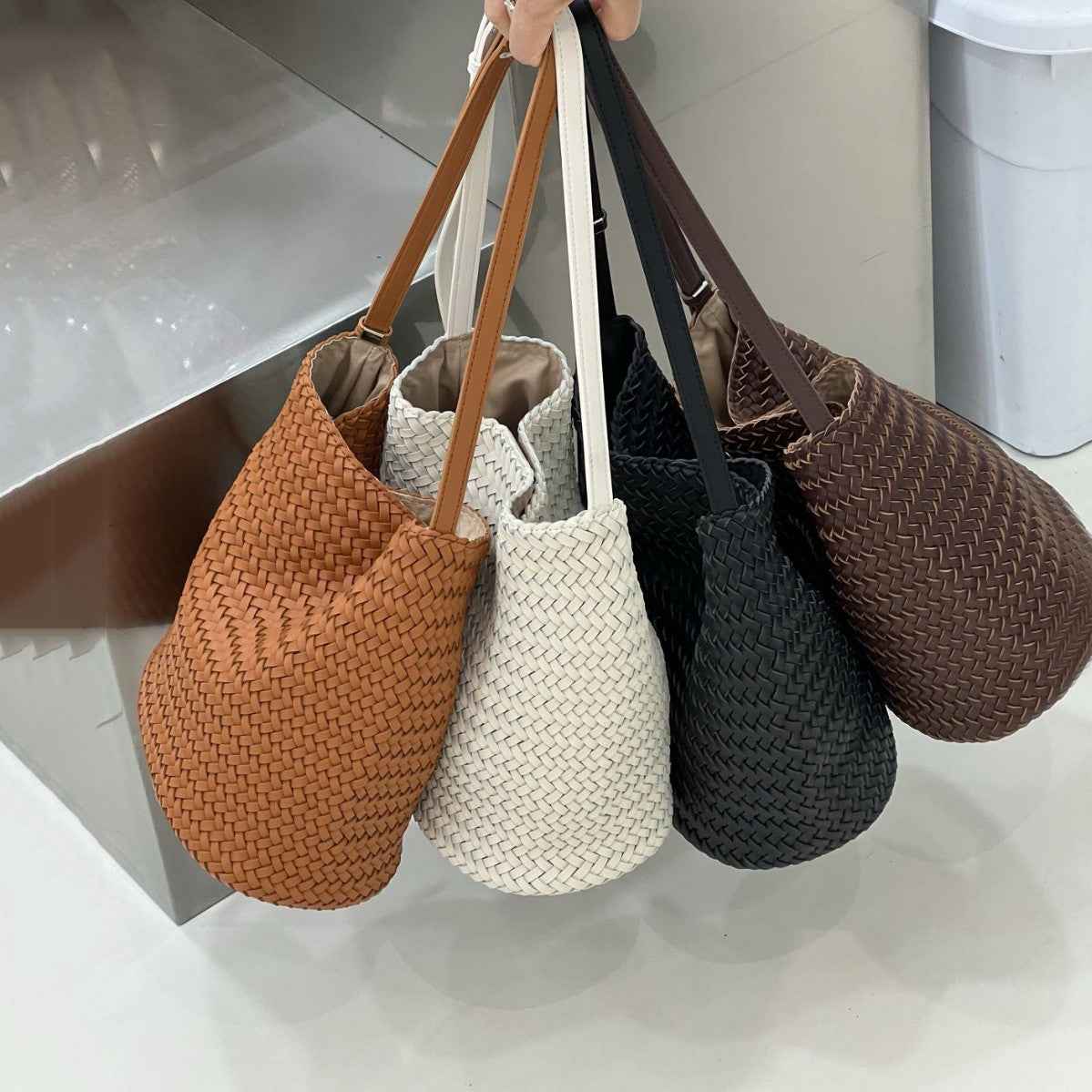 Sac seau tressé en cuir véritable, esprit luxe